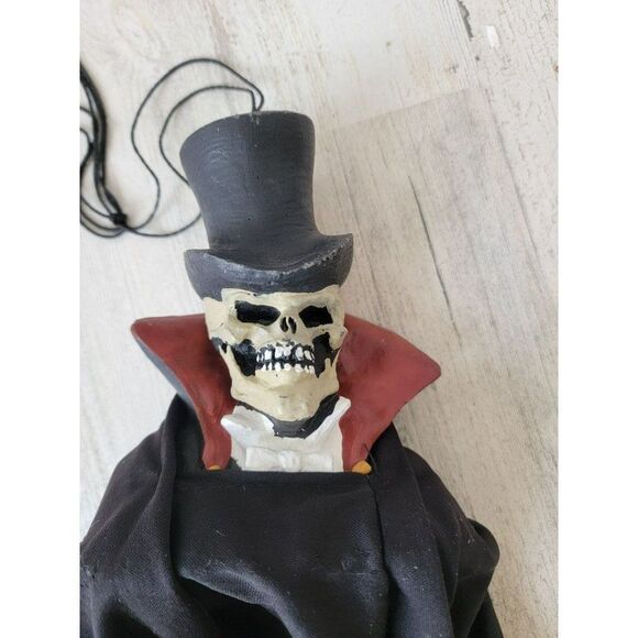 Paper magic group Skelton gentleman hanging head Halloween scary prop - Picture 3 of 6